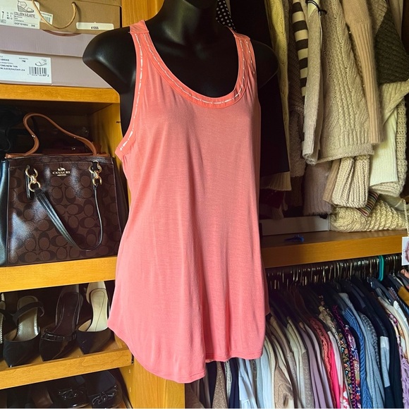 ⭐️BOGO FREE⭐️ Cute Tank with cutout back - Picture 2 of 9